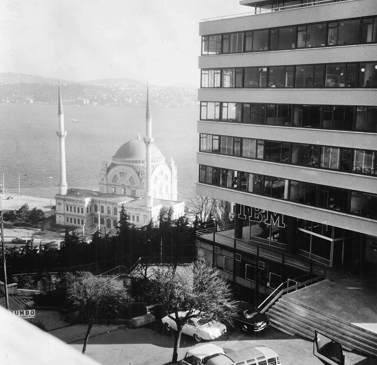 Azerbaycan'da başörtüsü protestolarında 37 kişi gözaltına alındı