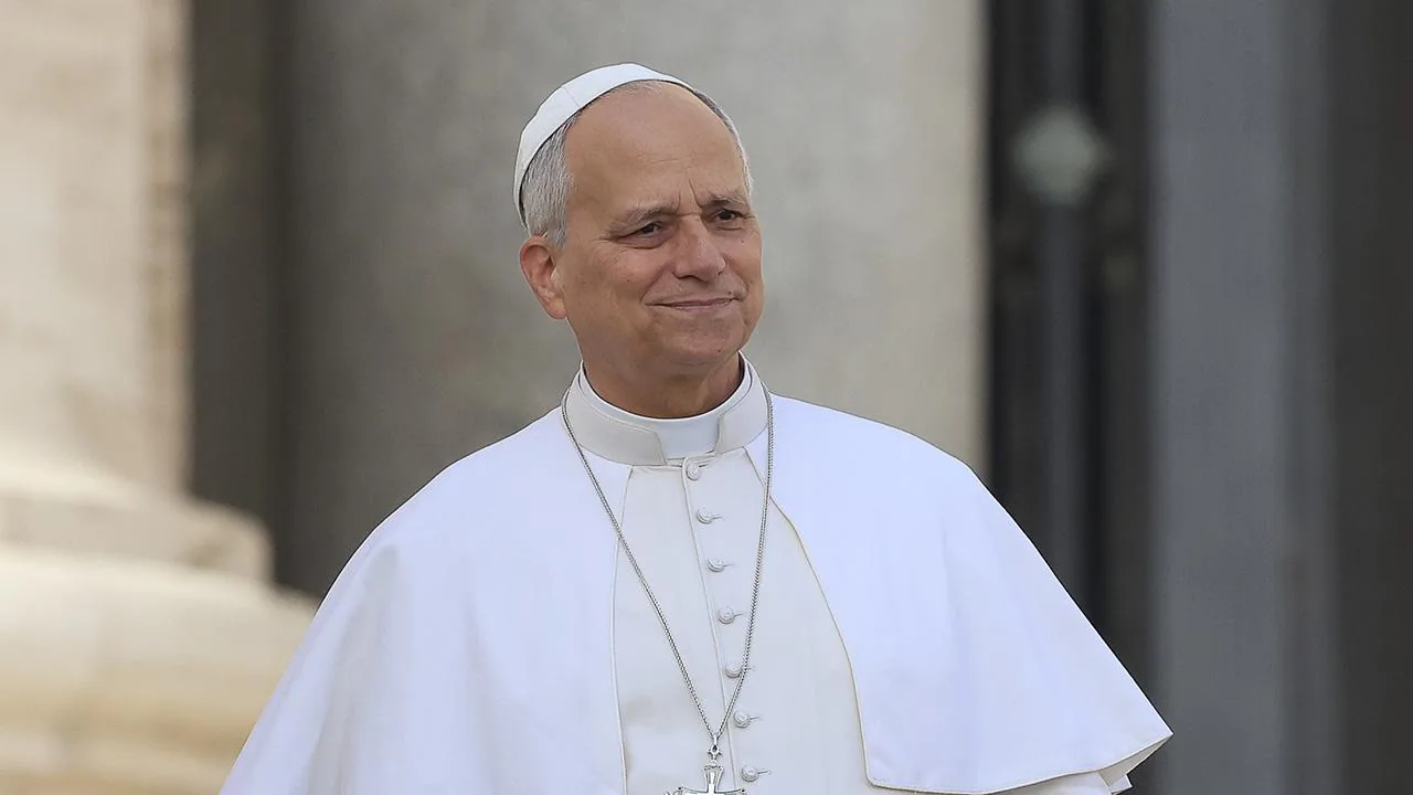 Papa 14. Leo ameliyat için Gemelli Hastanesi'ne gitti