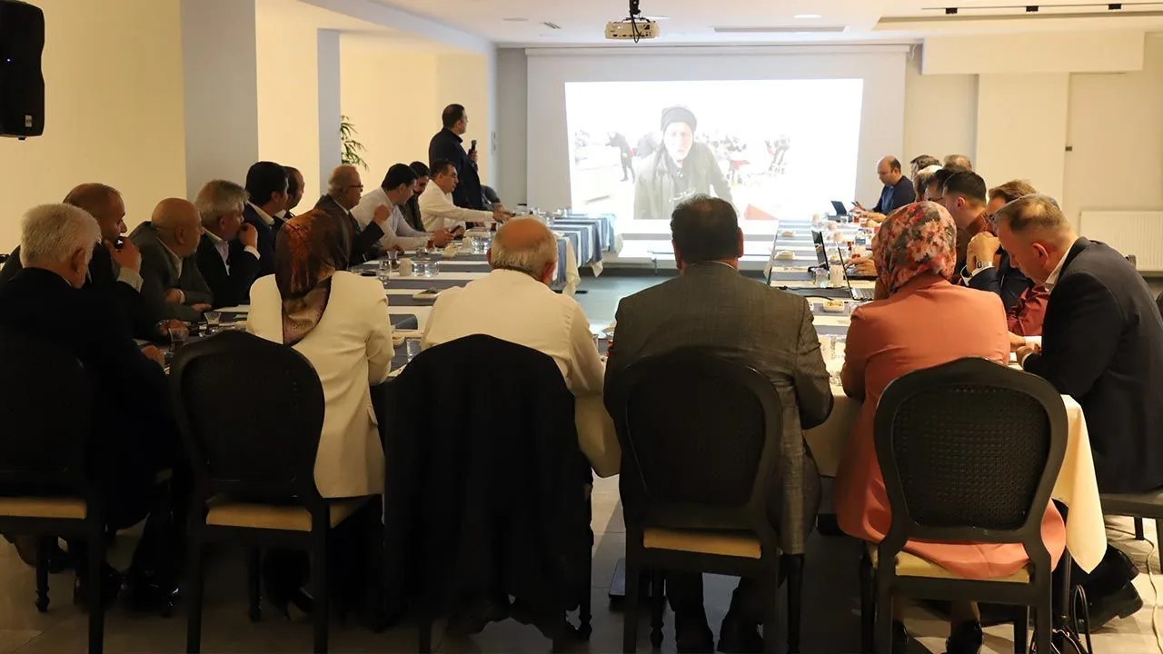 Çankırı’da Başkan Esen Muhtarlarla Bir Araya Gelerek Mahalle Taleplerini Dinledi