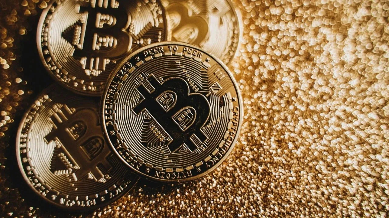 Bitcoin yükseldi: Yapay zeka hisselerindeki baskı piyasaları etkiliyor