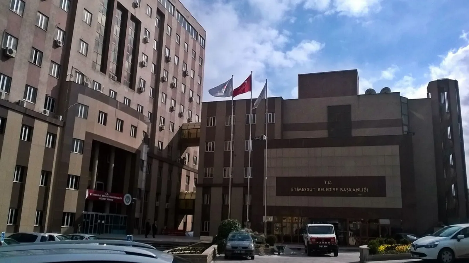 Etimesgut Belediyesi operasyonunda iki başkan yardımcısı dahil 25 kişi gözaltına alındı