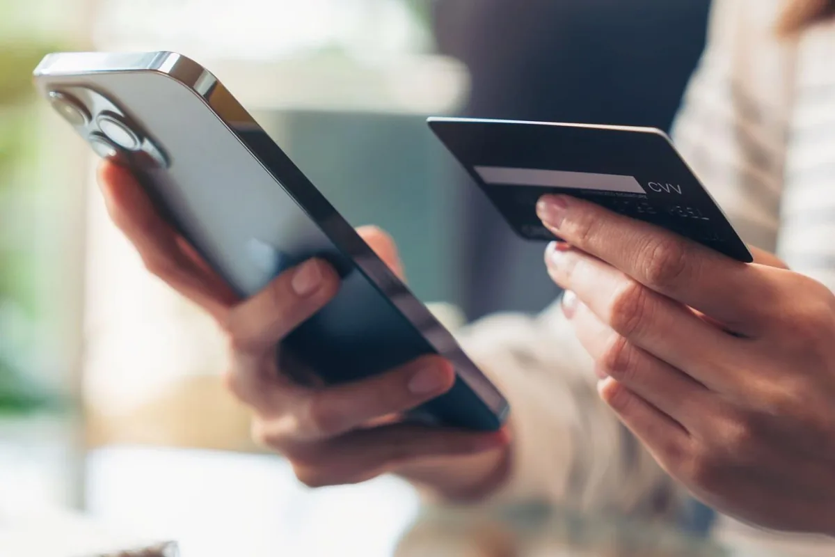 Bankacılıkta yeni dönem: Araba satışı ve telefon kiralama