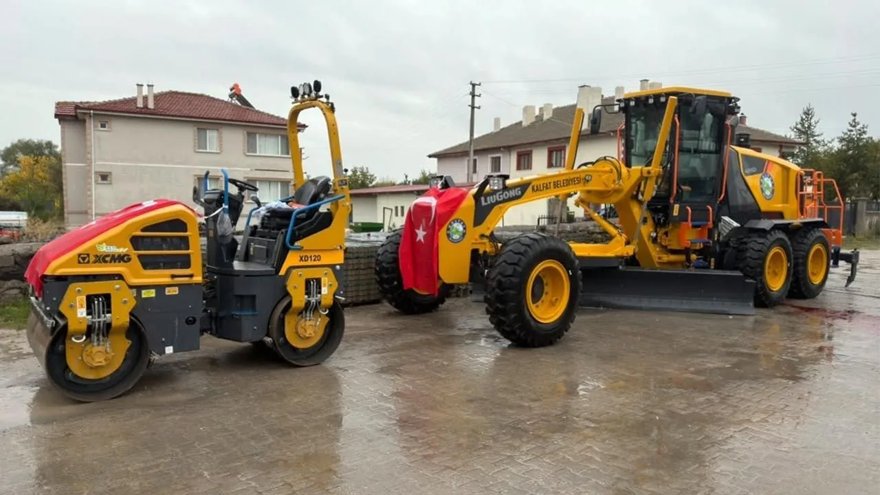 Kalfat Belediyesine Hibe ve Öz Kaynakla İki Yeni İş Makinesi