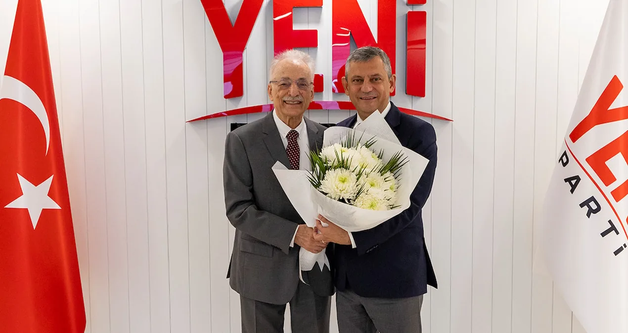 Murat Karayalçın CHP’den ayrılarak YENİ Parti’ye üye oldu