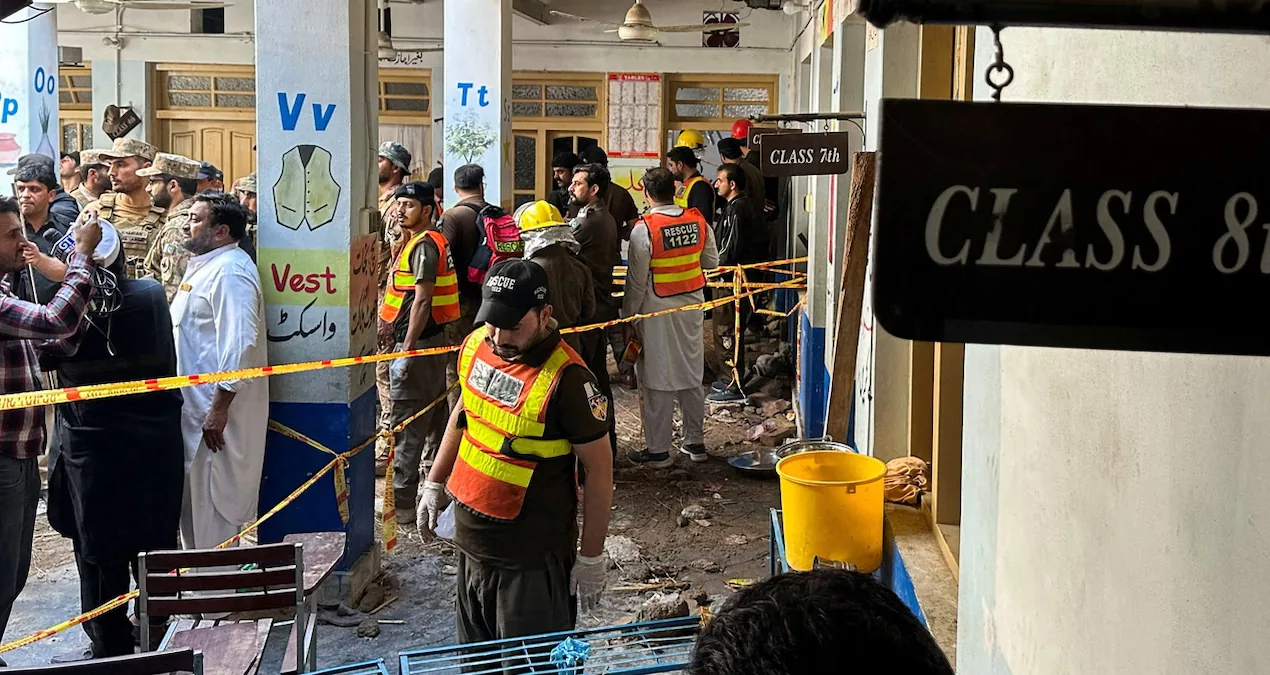 Peşaver'de okul binası çöktü: En az 27 öğrenci hayatını kaybetti