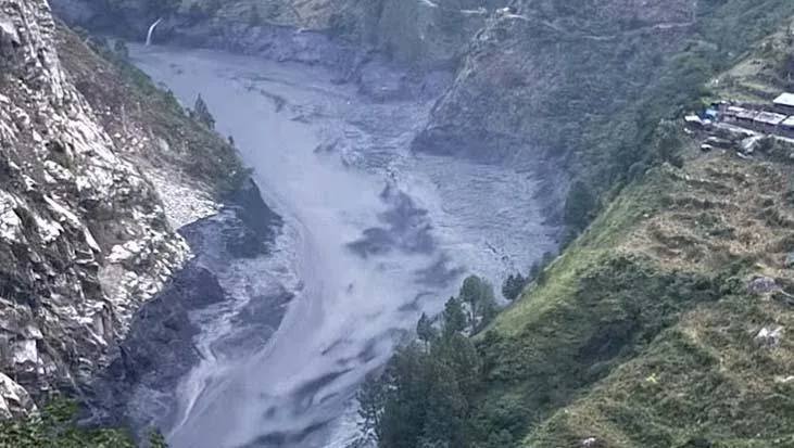 Nepal'de 321 dağcı kurtarıldı