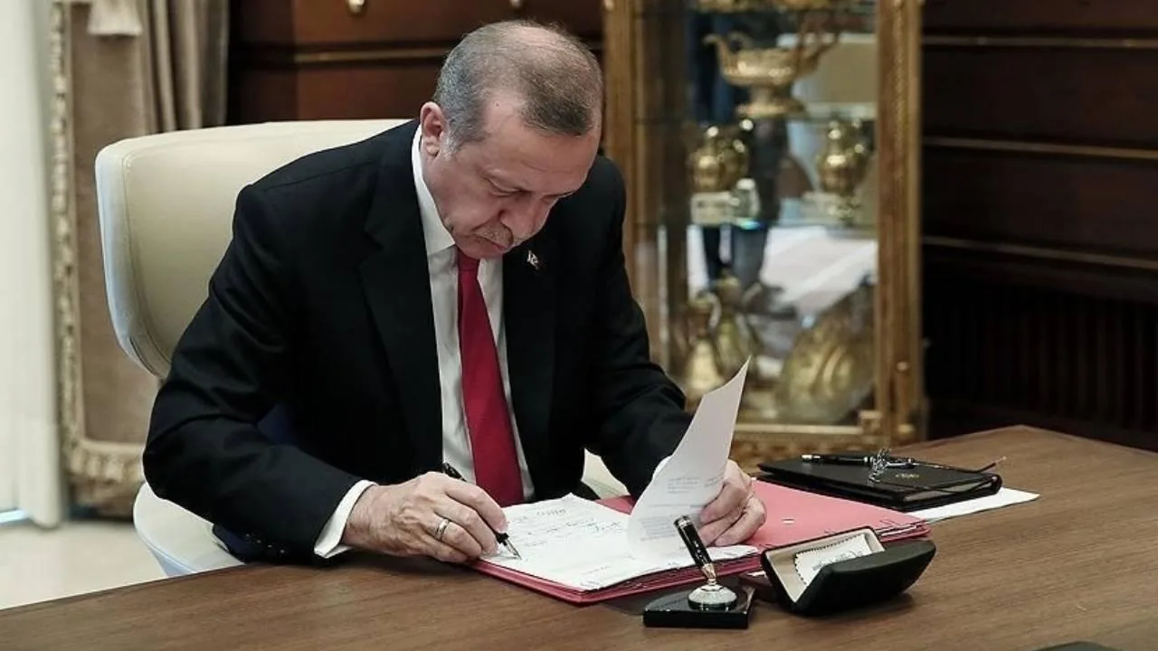 Resmî Gazete’de Yeni Atamalar ve Görevden Alma Kararları Yayımlandı