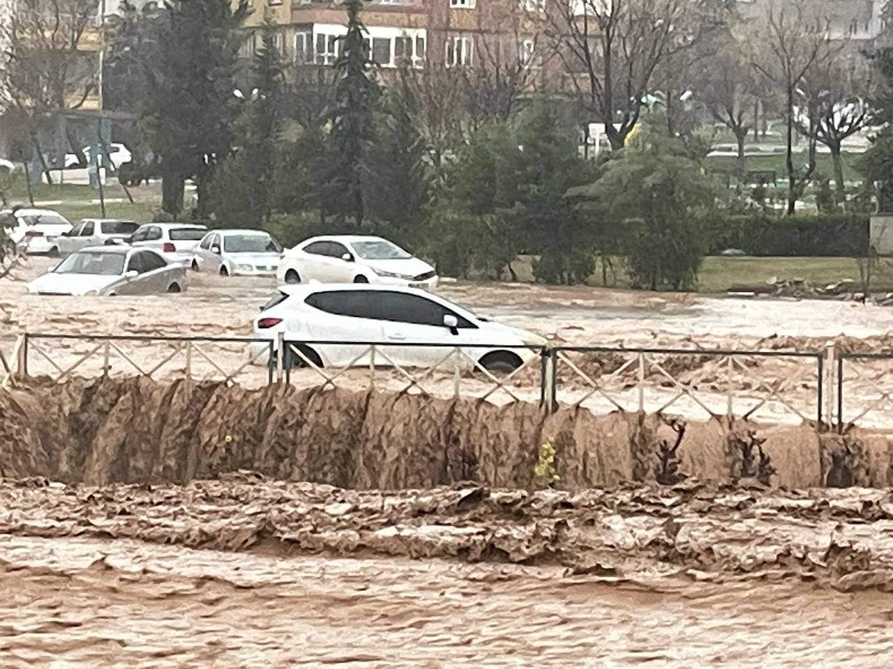 Adıyaman'da ve Şanlıurfa'da sağanak nedeniyle can kaybı 15'e yükseldi