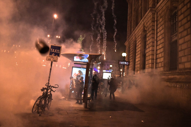 Fransa'da grev ve protesto dalgası dinmiyor! Ülke çapında milyonlarca kişi yarın sokaklarda olacak