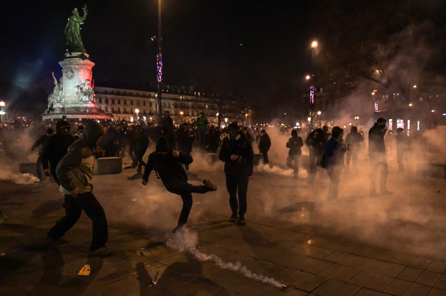 Fransa'da grev ve protesto dalgası dinmiyor! Ülke çapında milyonlarca kişi yarın sokaklarda olacak