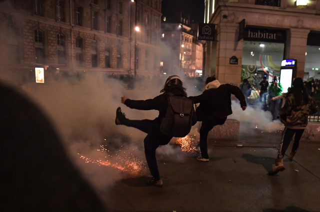 Fransa'da grev ve protesto dalgası dinmiyor! Ülke çapında milyonlarca kişi yarın sokaklarda olacak