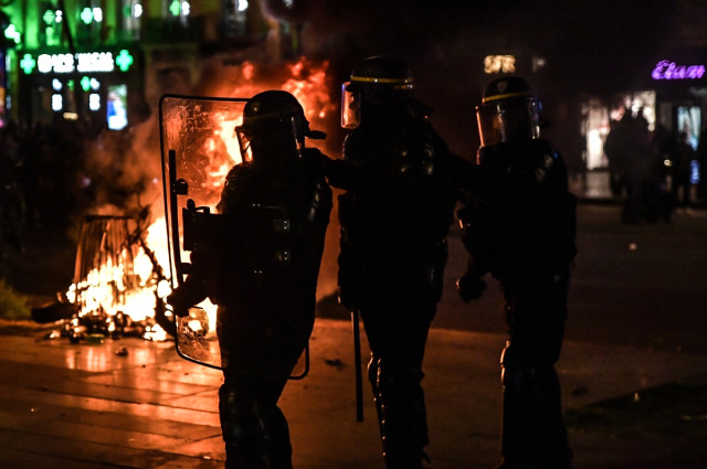 Fransa'da grev ve protesto dalgası dinmiyor! Ülke çapında milyonlarca kişi yarın sokaklarda olacak