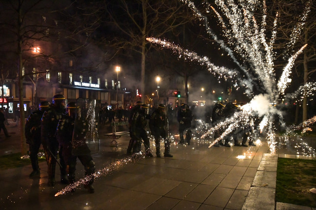 Fransa'da grev ve protesto dalgası dinmiyor! Ülke çapında milyonlarca kişi yarın sokaklarda olacak