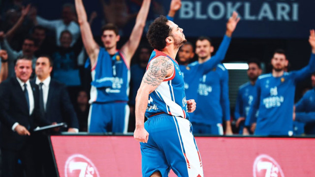 Anadolu Efes, Real Madrid'i devirdi! Shane Larkin uçuşlarda