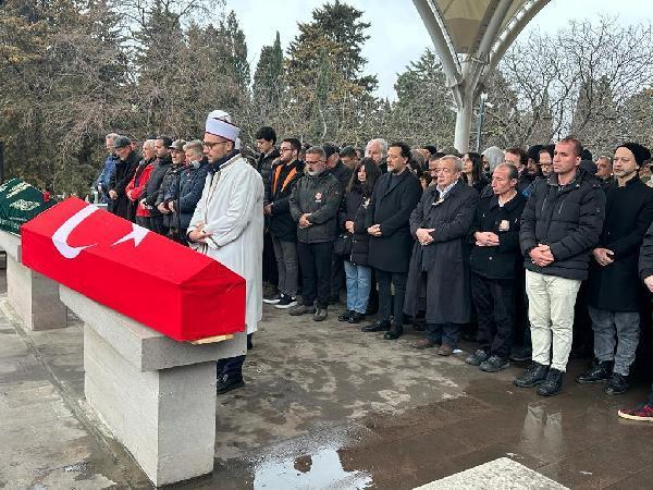 Usta oyuncu Köksal Engür, son yolculuğuna uğurlandı