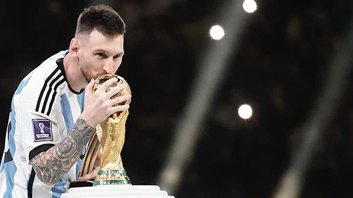 Dünya Kupası’nı kazanan Messi’den Arjantinli takım arkadaşlarına 175 bin sterlinlik hediye
