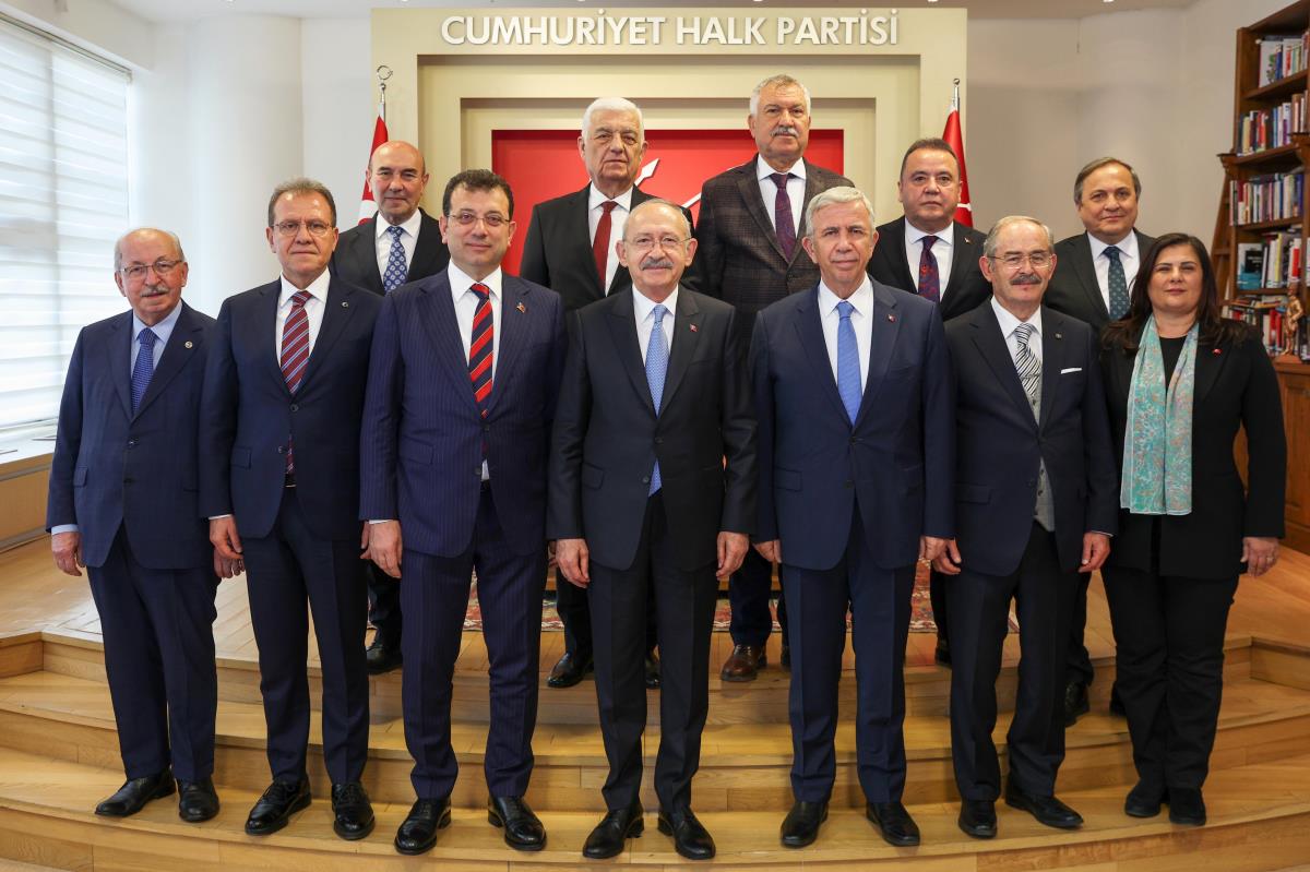 Kılıçdaroğlu ile CHP’li belediye başkanlarının toplantısından dikkat çeken kare
