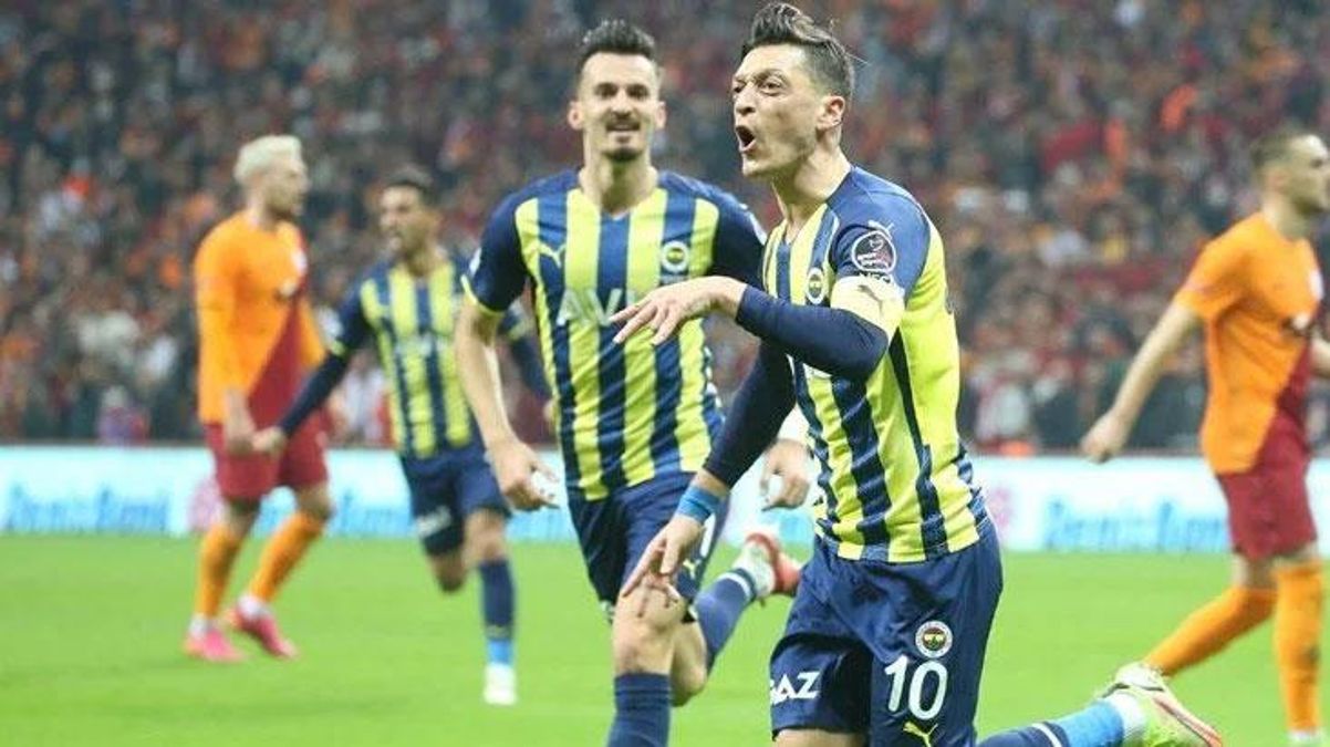 Mesut Özil futbolu bıraktı