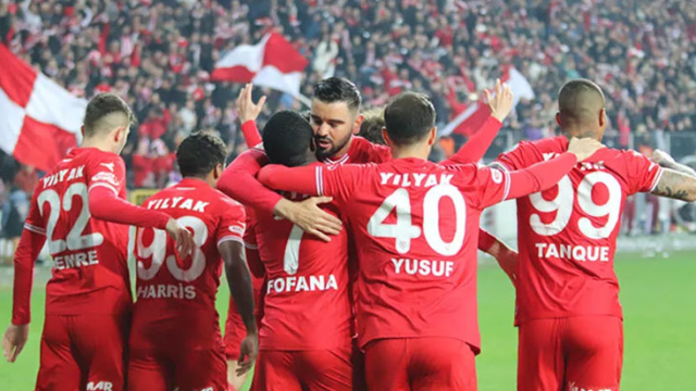 Son Dakika: TFF 1. Lig'de lider Samsunspor, bitime 6 hafta kala Süper Lig'e çıkmayı garantiledi