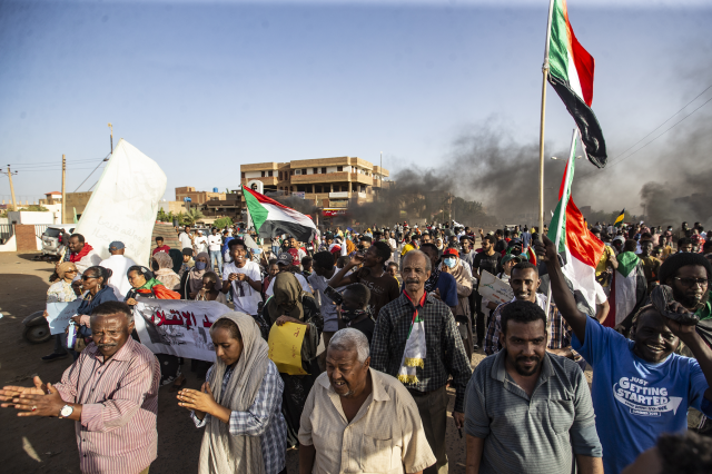 Dışişleri Bakanlığı, Sudan'da mahsur kalan Türk vatandaşları için harekete geçti! Tahliyeler başlıyor