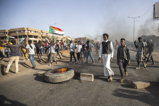 Sudan'da çatışmalarda 4. gün! Türk vatandaşının evine isabet eden roketler, 2 yaşındaki Elin'i hayattan kopardı