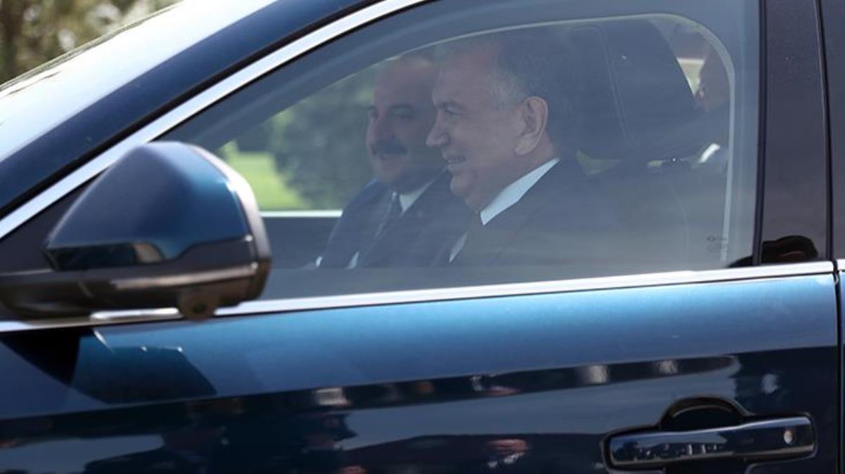 Bizzat bakan teslim etti! Yurt dışına giden ikinci Togg, Özbekistan Cumhurbaşkanı’na hediye edildi