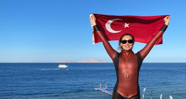 Yarışmaya katılmak için malzeme almak isteyen milli sporcu Şahika Ercümen, çıkan vergi ücretine isyan etti