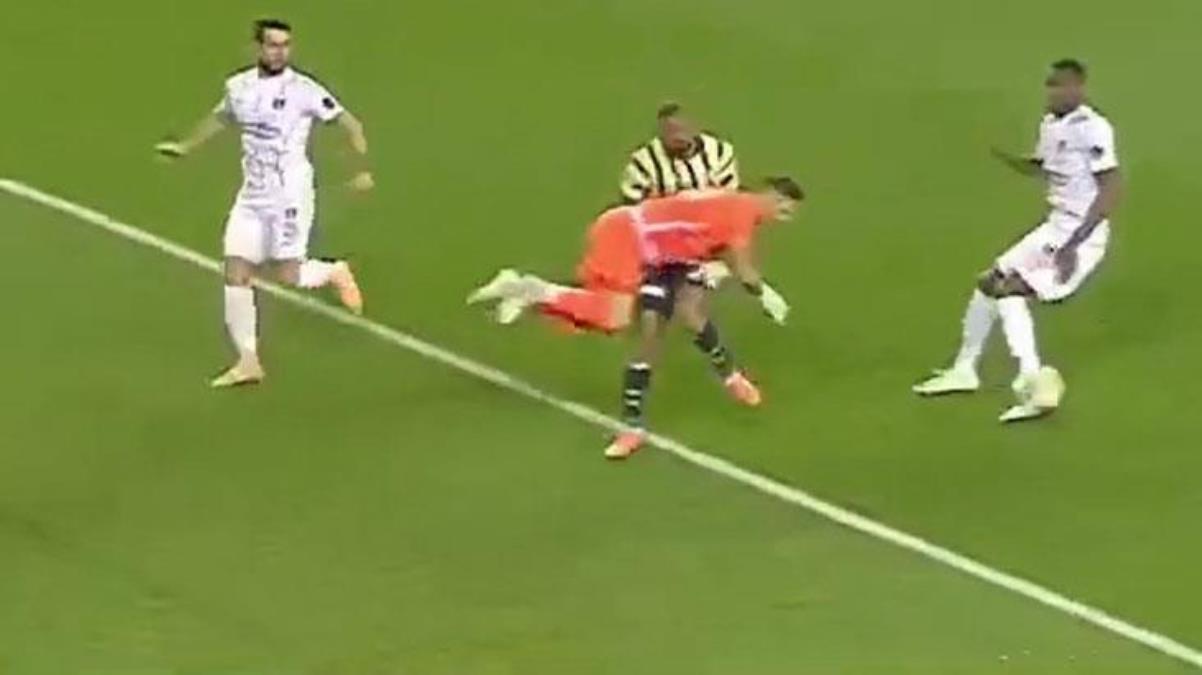 Fenerbahçe’nin iptal edilen golünden önce faul var mı? Yorumcular hakemi yerden yere vurdu