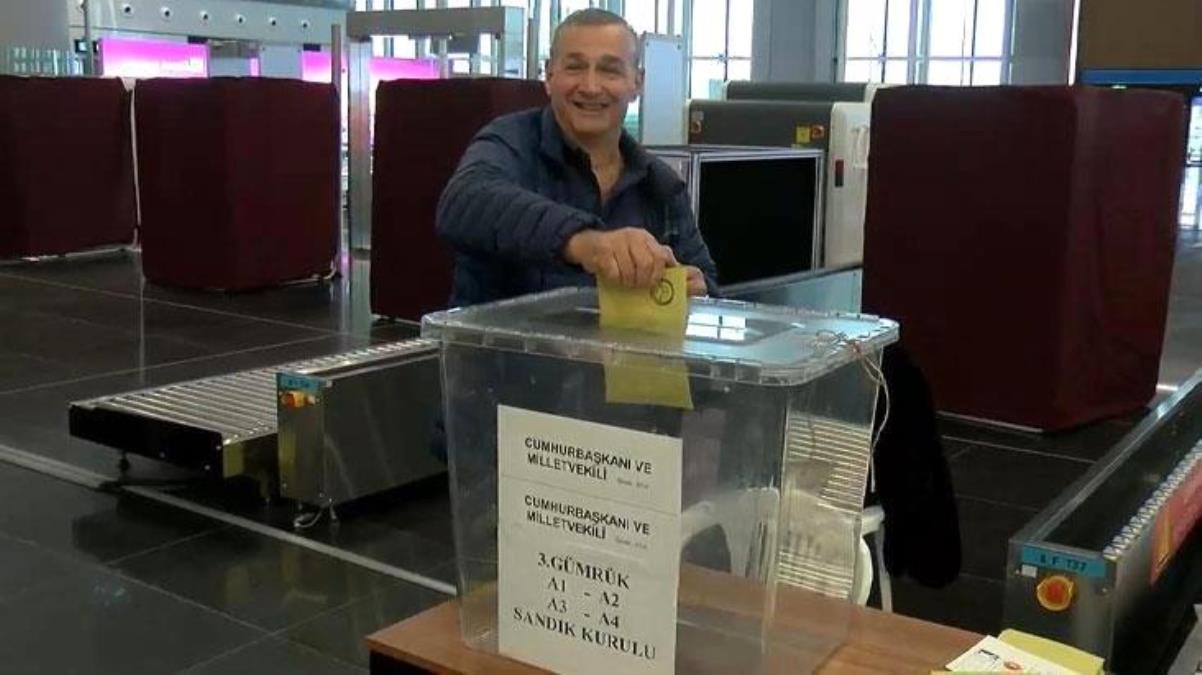 Yurt dışına kayıtlı Türk vatandaşlarının oy verme işlemleri başladı