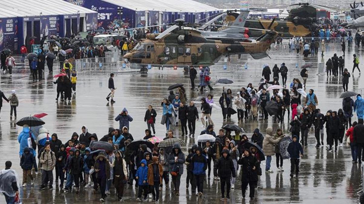 Binlerce vatandaşı yağmur bile durduramadı! TEKNOFEST’e adım atar atmaz İHA’lara yöneldiler
