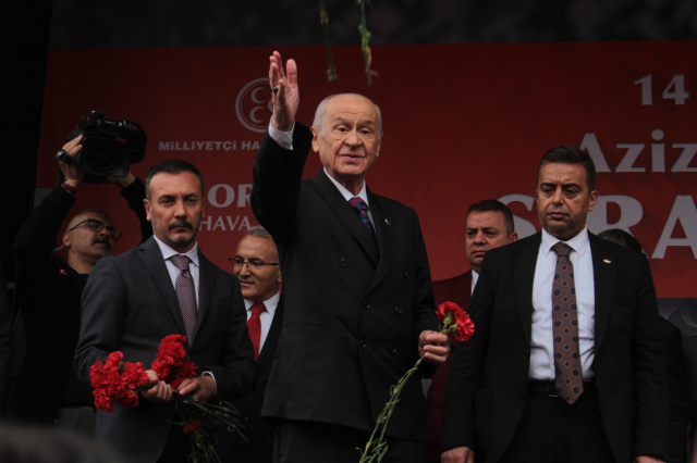 Seçim sürecinde Bahçeli'yi ilk kez böyle gördük! Sesi adeta alanı inletti