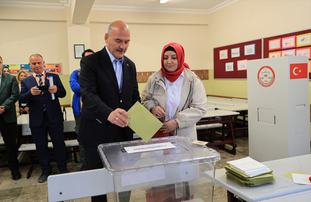 Oy kullanan İçişleri Bakanı Süleyman Soylu'dan uyarı: Kolluk güçleri hariç silah taşımak yasak