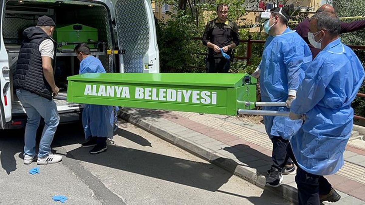 Yaşlı kadının cesedi gardıropta bulundu! Cinayet öncesi tartıştığı oğlu her yerde aranıyor
