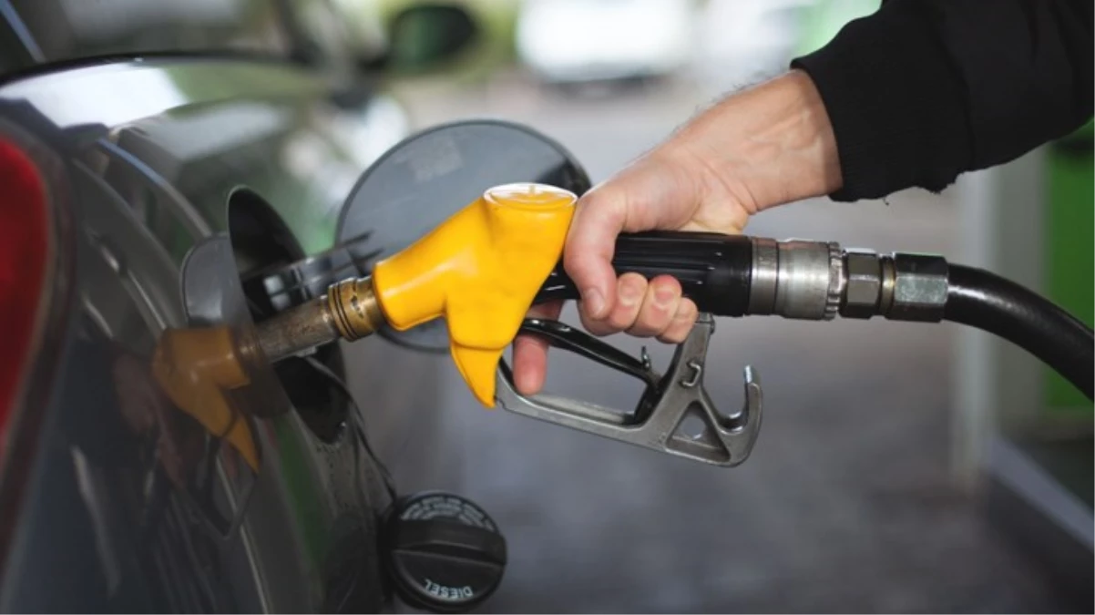 Bu gece yarısından itibaren benzine 66 kuruş zam gelmesi bekleniyor