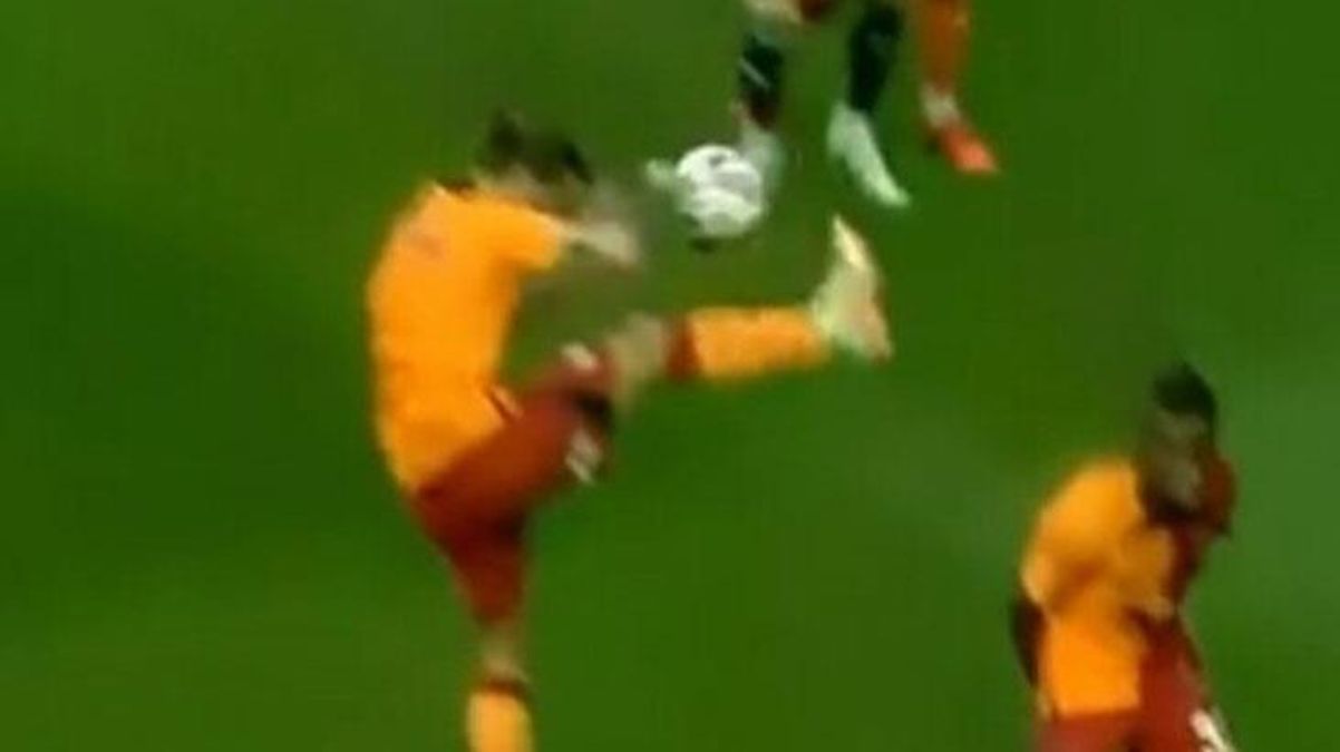 Derbide olay bitmiyor! Beşiktaş, Oliveira’nın müdahalesinde penaltı bekledi