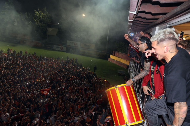 Şampiyon Galatasaray, Florya'yı yangın yerine çevirdi! Icardi'nin 