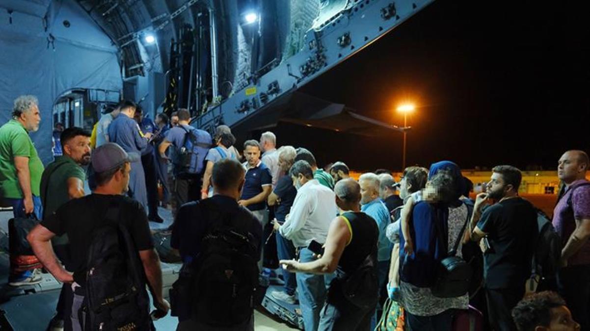 İç savaşın şiddetlendiği Sudan’dan tahliyeler sürüyor! 101 Türk vatandaşı daha İstanbul’a geldi