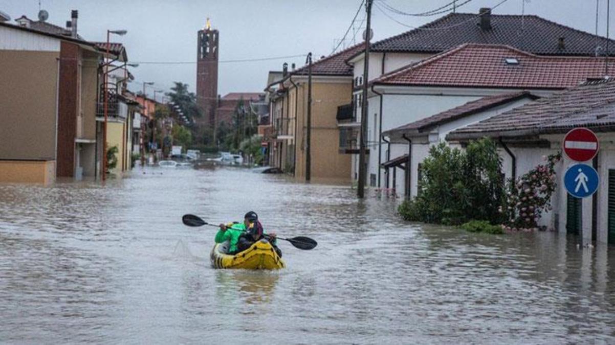 İtalya’daki sel felaketinde 8 kişi hayatını kaybetti