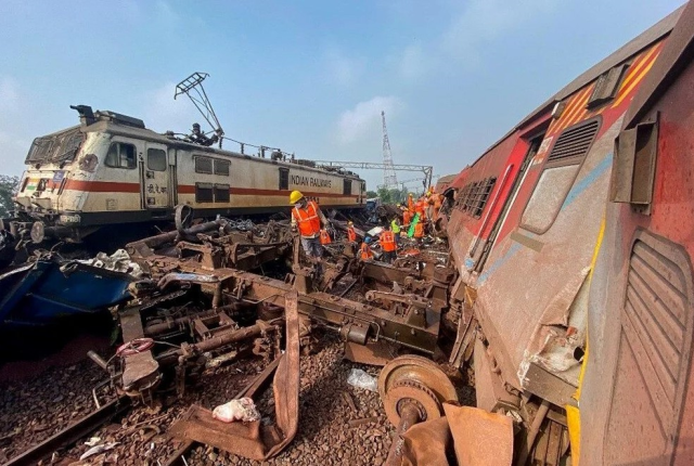 Hindistan'daki tren kazasına bilanço korkunç: 288 ölü, 900'den fazla yaralı var