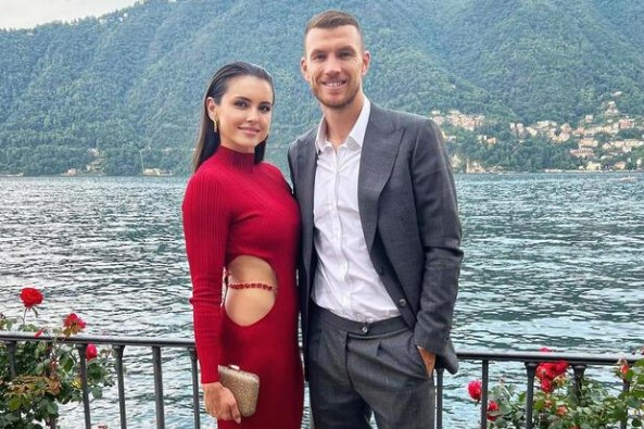 Fenerbahçe formasını bikini üstü yapan Dzeko'nun eşi fiziğiyle büyüledi