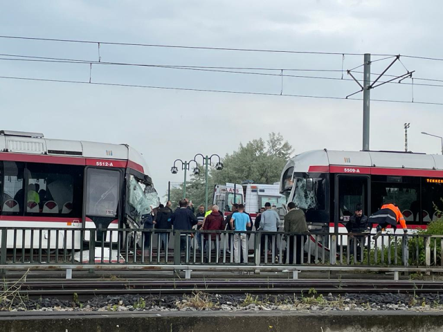 Son Dakika! Samsun'da iki tramvay çarpıştı: 1'i ağır 26 yaralı var