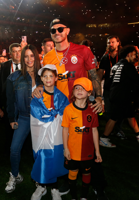 Galatasaray, 2022-23 sezonu şampiyonluk kupasını kaldırdı! İşte coşkulu kutlamadaki tüm detaylar