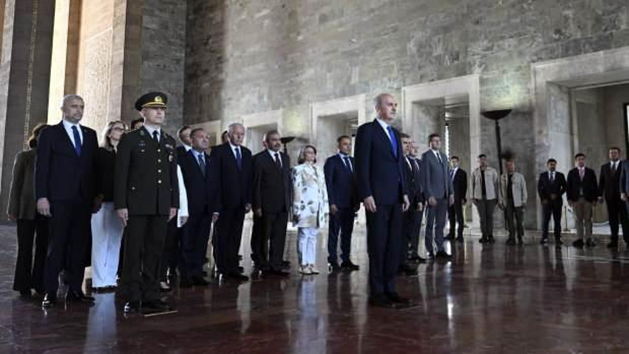 Meclis Başkanı Kurtulmuş, Anıtkabir’i ziyaret etti