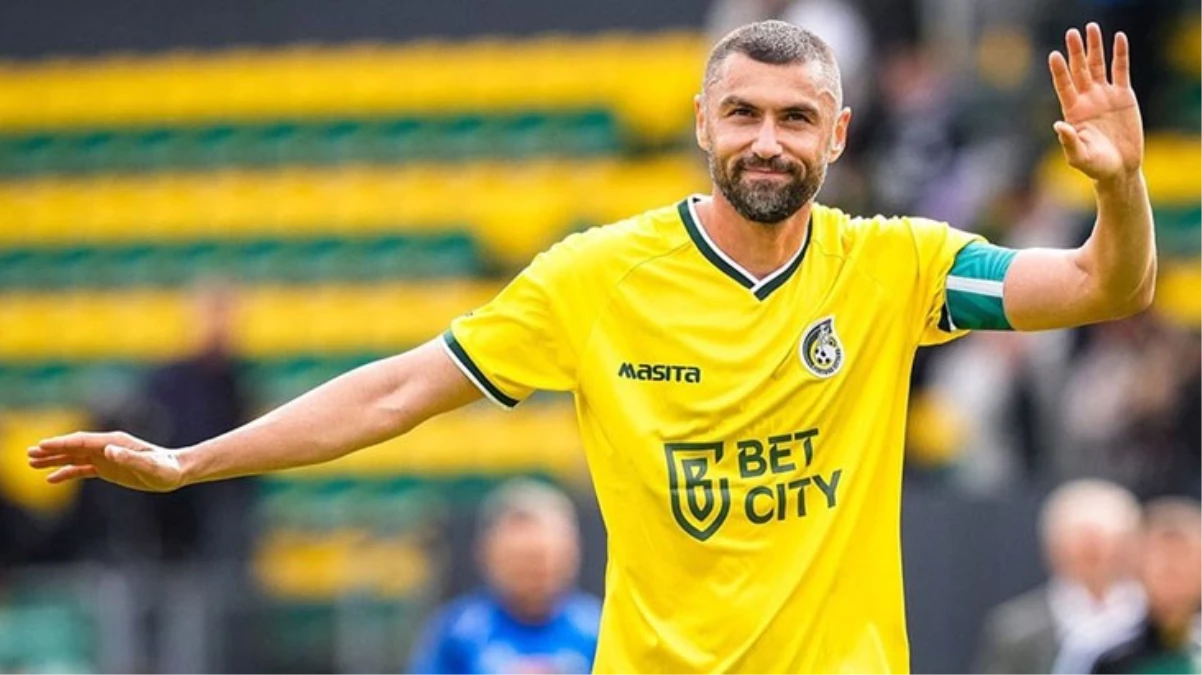 Türk futbolunda bir dönem kapandı! Burak Yılmaz resmen sahalara veda etti