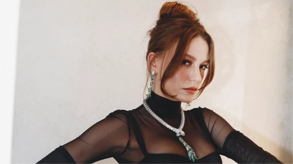 Tatil sezonunu açan Serenay Sarıkaya’dan bikinili poz geldi, fiziği görenleri büyüledi