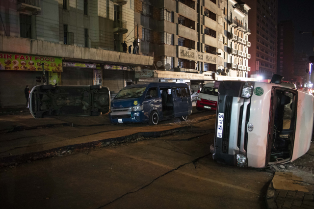 Güney Afrika'da şiddetli patlama! Yol yarıldı, ölü ve yaralılar var