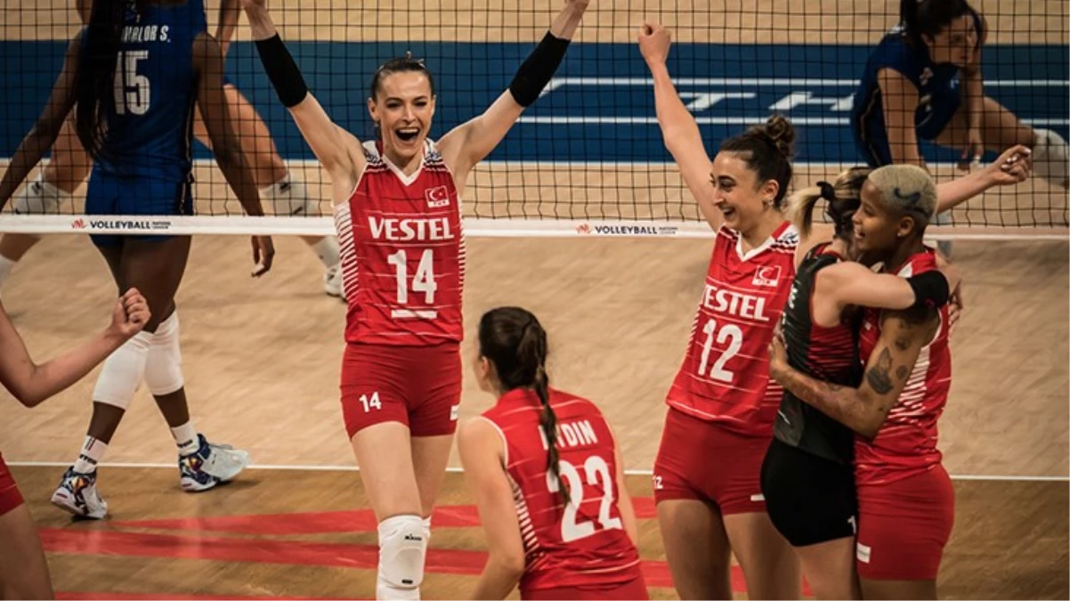 A Milli Kadın Voleybol Takımı İtalya’yı 3-0 yenerek yarı finalist oldu