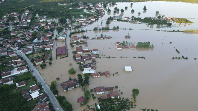 Karadeniz'de sel felaketinden etkilenen işverenler ve sigortalılar için prim ödemeleri ertelendi