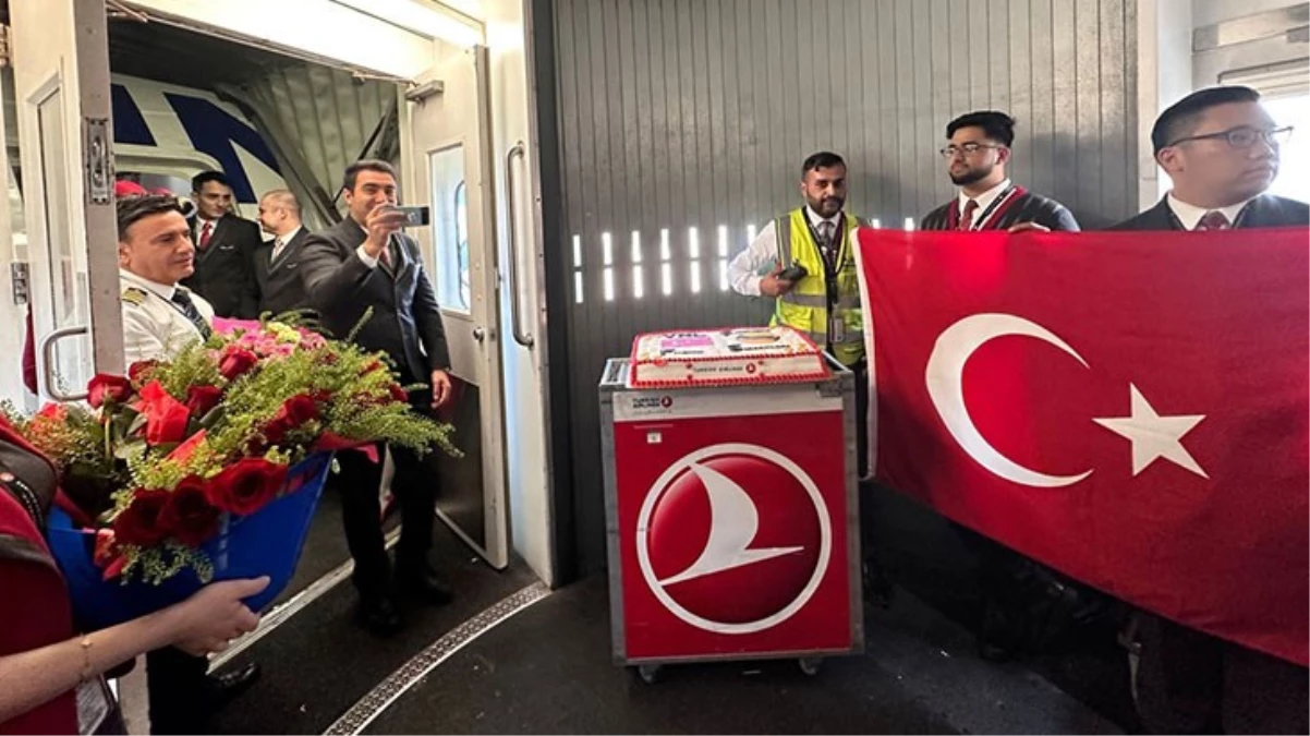 Pilottan, şampiyon olan A Milli Kadın Voleybol Takımı için özel anons: Türk kadınının gücünü gösterdiniz