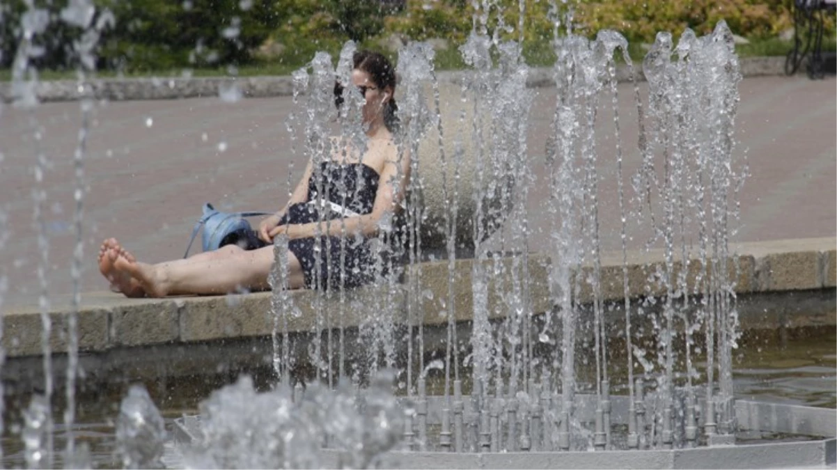 Pekin’de hava sıcaklığı 40 dereceyi bulacak! Açık alanda çalışanların işleri durduruldu